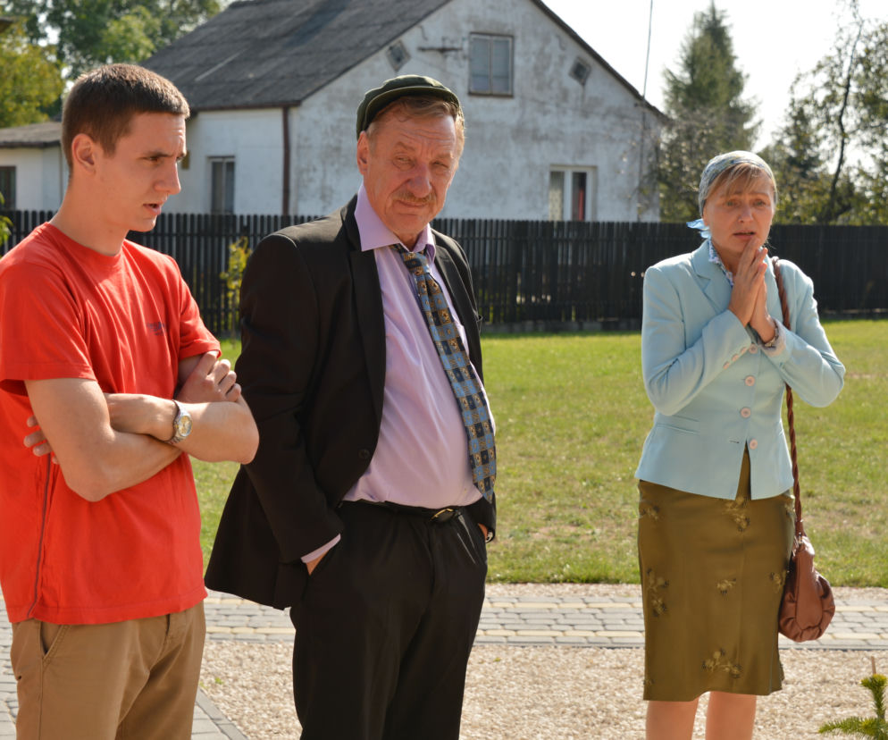 Ranczo 9 sezon odc. 116. Solejukowa (Katarzyna Żak), Solejuk (Sylwester Maciejewski), Marianek (Jędrzej Cempura)