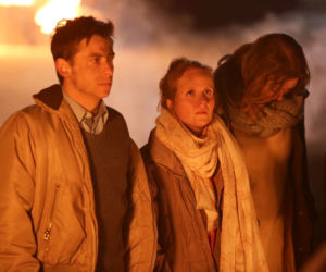 M jak miłość odc. 1151. Pożar w Grabinie. Ewa (Dominika Kluźniak), Marek (Kacper Kuszewski), Anna (Tamara Arciuch), Werner (Jacek Kopczyński)