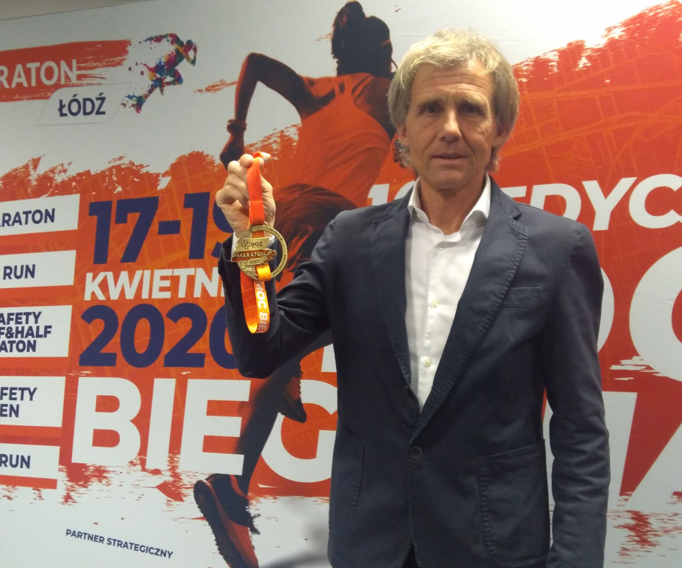 DOZ Maraton - medal w rękach J. Chmiela