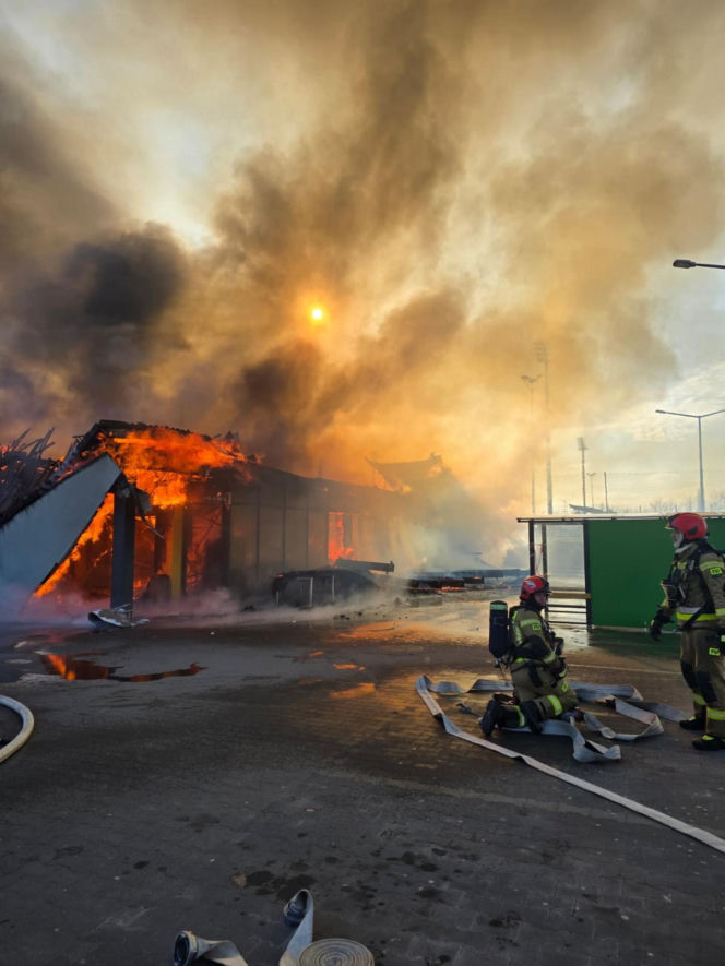 Spłonęła Biedronka w Polkowicach