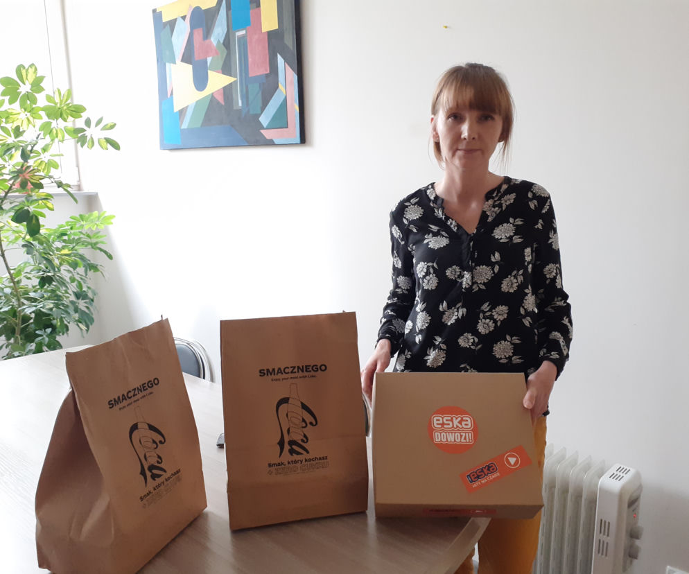 ESKA DOWOZI: Odwiedziliśmy Kasię, która zgarnęła Eskowy box i obiad z Karczmy Bankrut