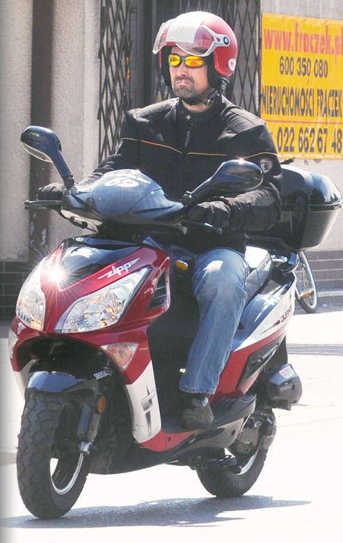 Zientarski na motorze! Znów gna po ulicach
