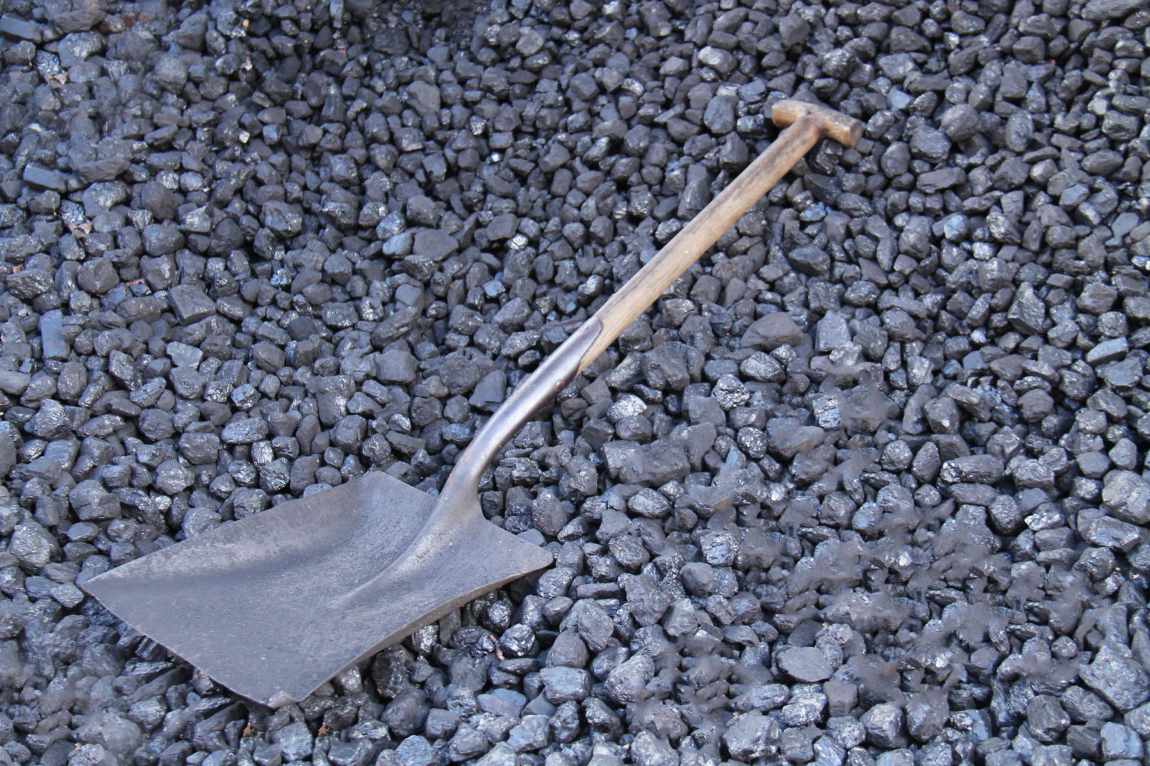 Ceny węgla galopują w górę. Ostrzeżenia o brakach na składach - ESKA.pl