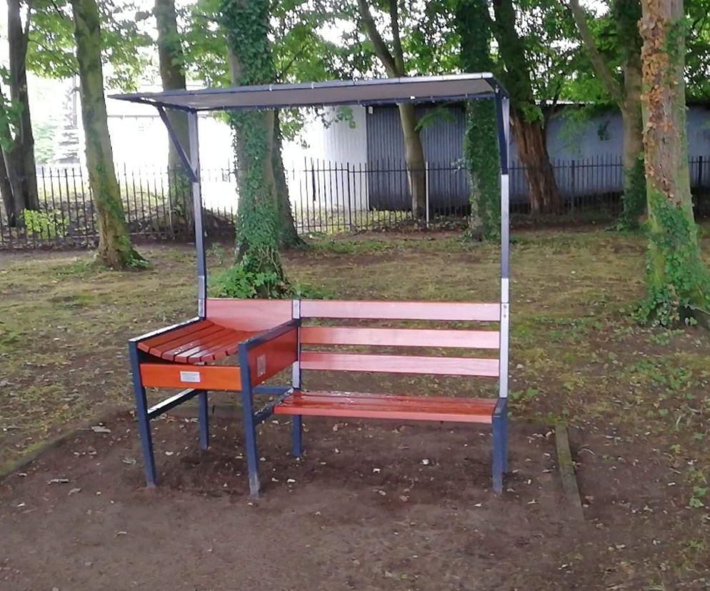 Takie ławki pojawily się w Poznaniu