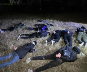 Ukraińcy uciekają przed poborem w damskich ubraniach i w pudełkach po zabawkach