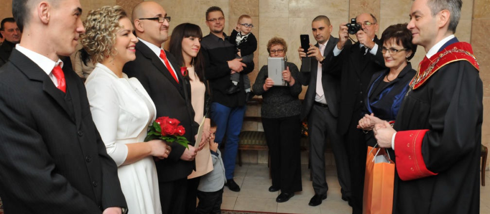 Biedroń udziela ślubów