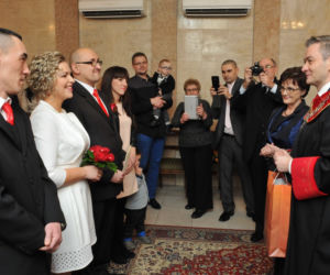 Biedroń udziela ślubów