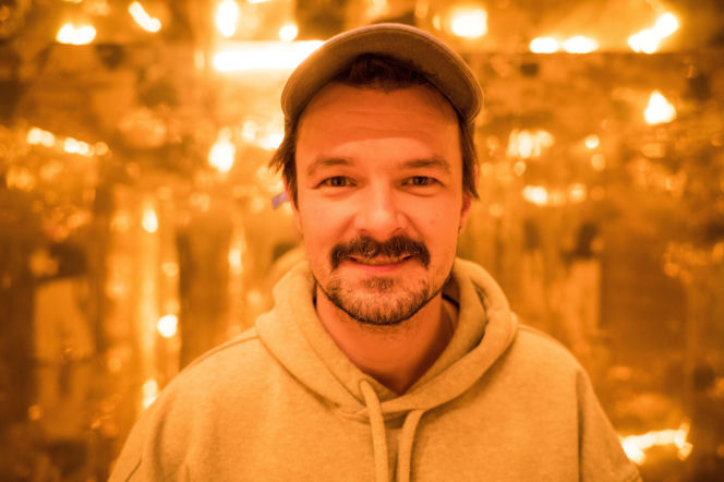 Dawid Ogrodnik w "Prałacie"