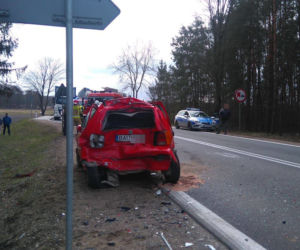 Ostrówek. Wypadek na DK 8. Zderzyły się 3 pojazdy. Dwie osoby ranne [ZDJĘCIA]