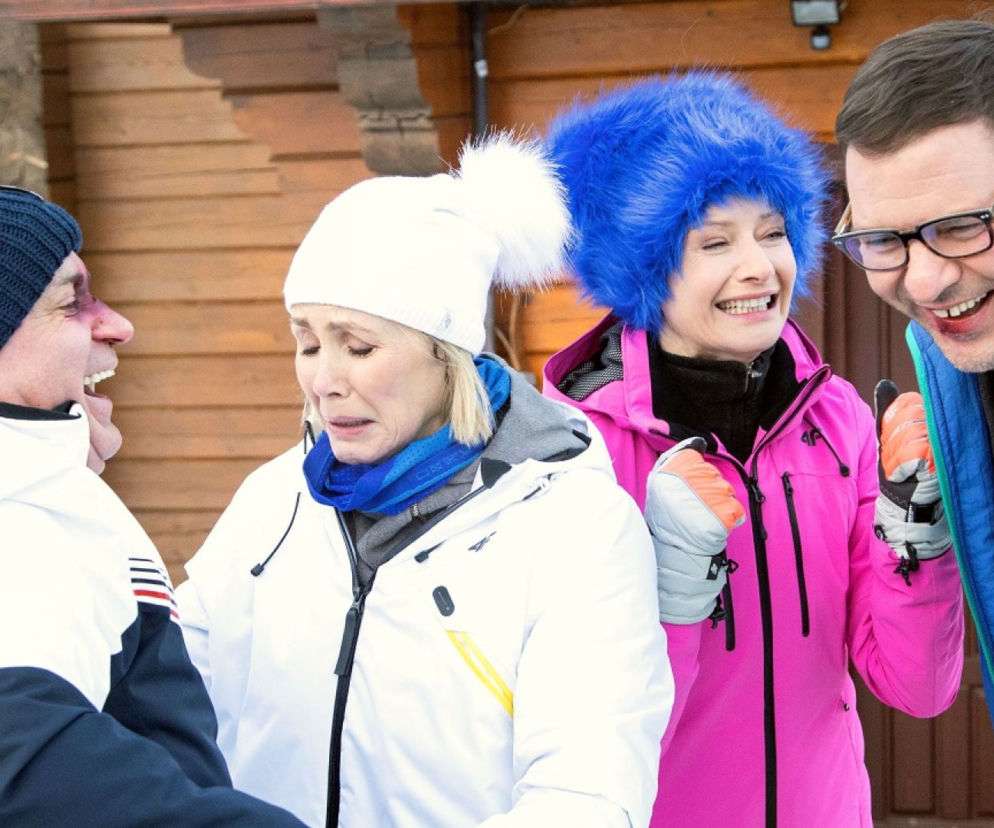 Rodzinka.pl 14 sezon odc. 265. Natalia Boska (Małgorzata Kożuchowska), Ludwik (Tomasz Karolak), rodzice Magdy - Beata (Agnieszka Wosińska), Jan (Krzysztof Dracz)