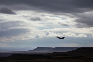 Amerykański myśliwiec zestrzelony nad Iranem. Co na to Biały Dom?