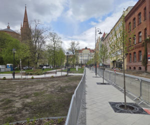 Nowe oblicze placu Wolności. Kwiaciarnie już zamontowane, koniec prac coraz bliżej