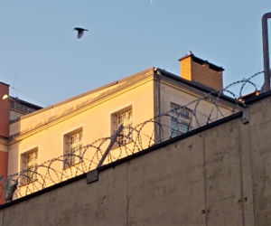 Pechowa ucieczka z aresztu. Osadzonemu pomogli strażacy