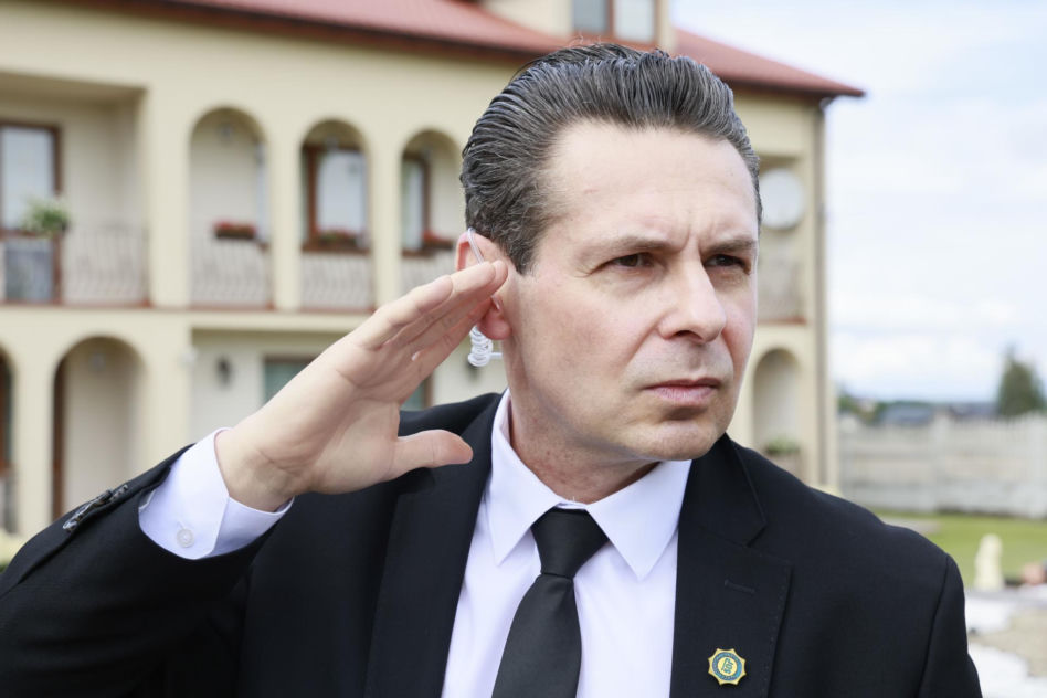 Na zdjęciach z planu "Rancza" zabrakło Olbrychskiego! Za to Lucy kwitnie, a Żak z Barcisiem stają w szranki