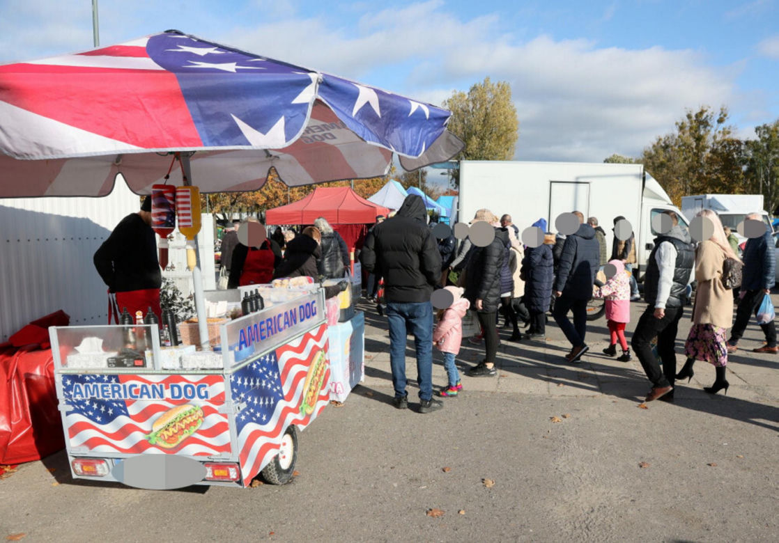 Nie do wiary, co sprzedają pod cmentarzami. Nie tylko wiązanki i znicze