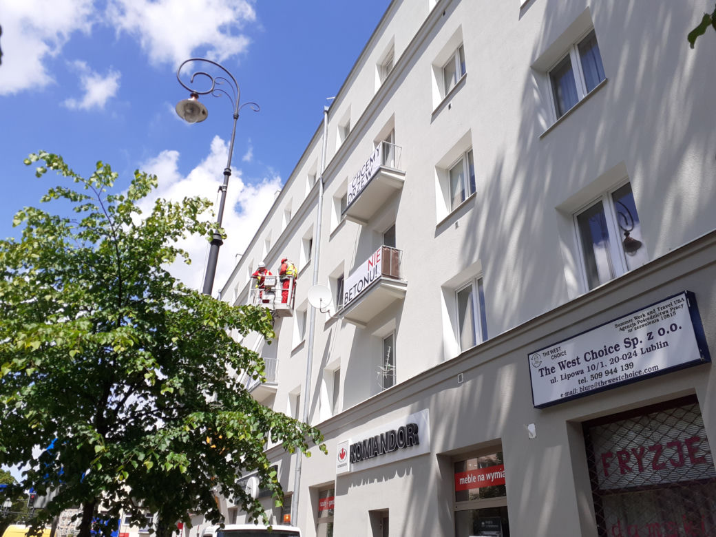 Na ul. Lipowej pojawiły się banery przeciwko wycince