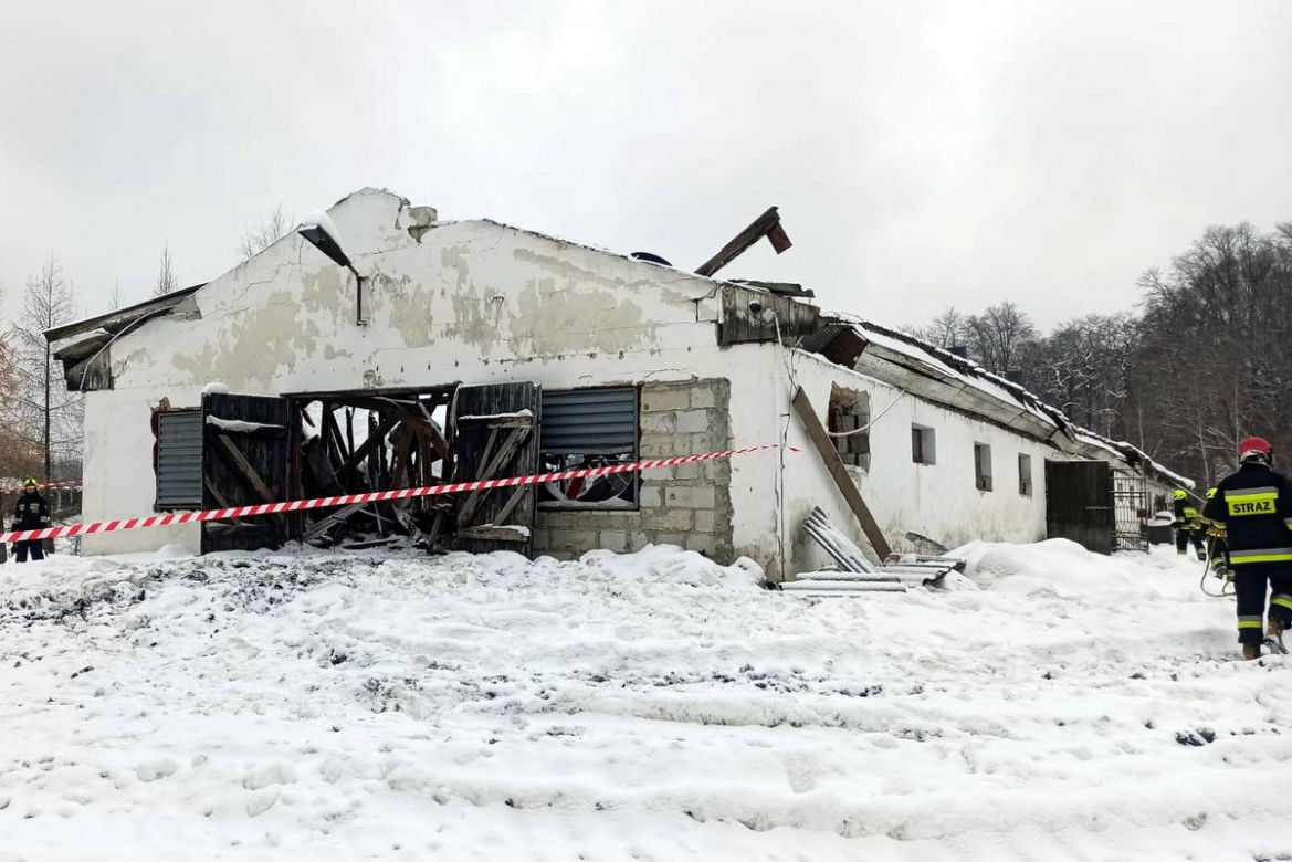 Zawalił się dach budynku gospodarczego w Lipnicy. Zginęły zwierzęta!