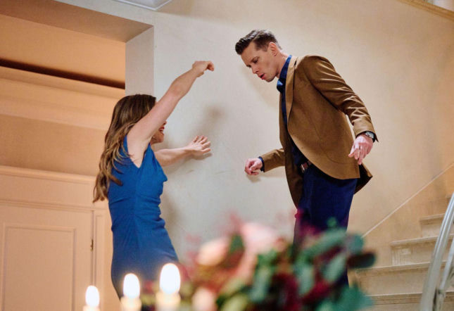 Na Wspólnej, odcinek 4174: Prowokacja Kaliny w dniu ślubu kończy się dramatycznym upadkiem ze schodów - ZDJĘCIA