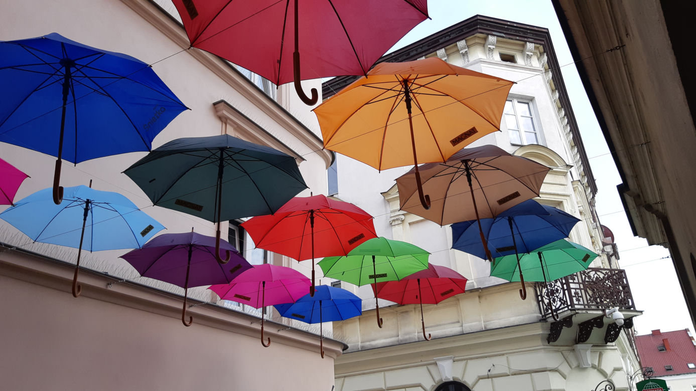 Kolorowe parasole letnią wizytówką Tarnowa