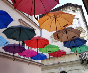Kolorowe parasole letnią wizytówką Tarnowa