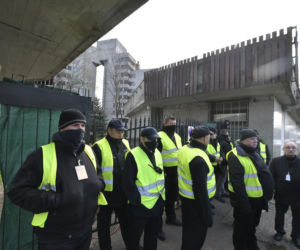 Warszawa przejmuje Szpiegowo. Miasto weszło na teren z komornikiem