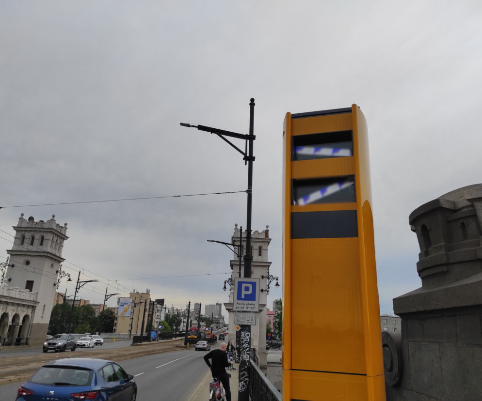 Jeszcze ich nie włączyli, a już ktoś je zniszczył. Awantura o fotoradary na moście Poniatowskiego