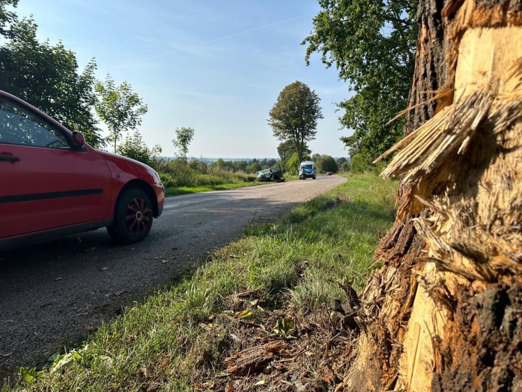 Poważny wypadek w Warmińsko-Mazurskiem. Dwie osoby ranne