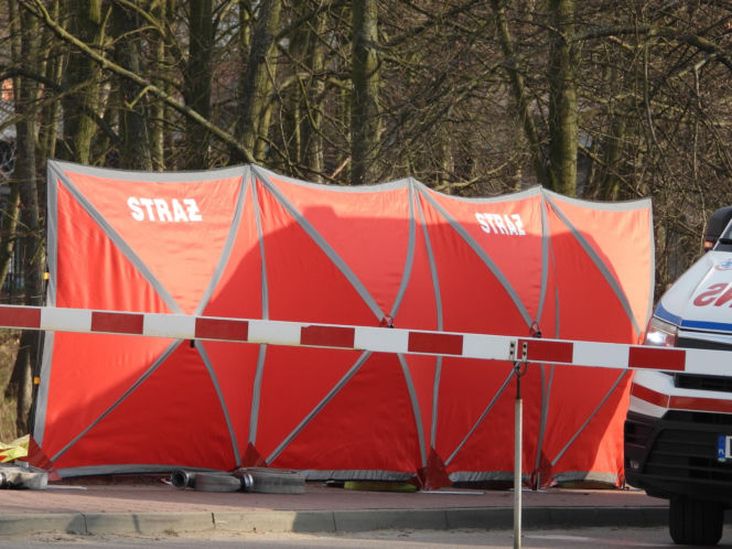 Zignorowała opuszczone rogatki, z torów zmiótł ją nadjeżdżający pociąg. Dramat w Jasiennicy Mazowieckiej