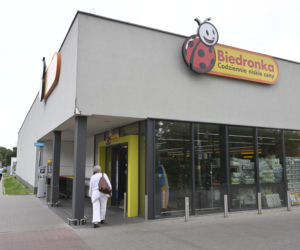 Nowy rekord w Biedronce. Klient oddał ponad tysiąc butelek i puszek naraz