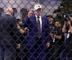PILNE! Biały Dom miał zostać ostrzelany w urodziny Trumpa! Był tam Karol Nawrocki