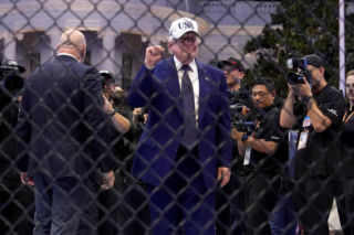 PILNE! Biały Dom miał zostać ostrzelany w urodziny Trumpa! Był tam Karol Nawrocki