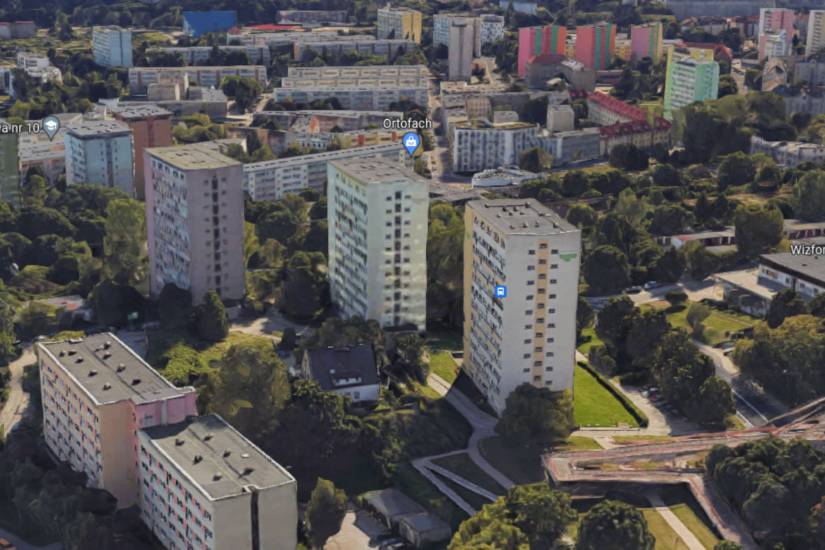 Tragedia w Szczecinie. Młoda kobieta wypadła z okna na 10. piętrze. Wstrząsający film krążył po sieci, internauci zbulwersowani