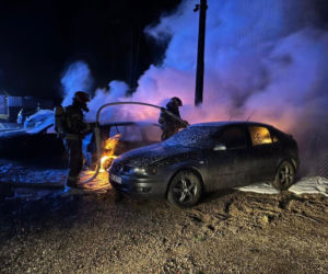 Siedem aut stanęło w ogniu na parkingu firmy transportowej