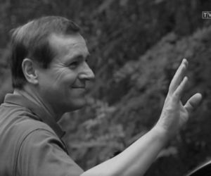 Barwy szczęścia, odcinek 2500: Pożegnanie Zenka Grzelaka. Zmarły Jan Pęczek ostatni raz w serialu. Zenek umrze? - ZDJĘCIA