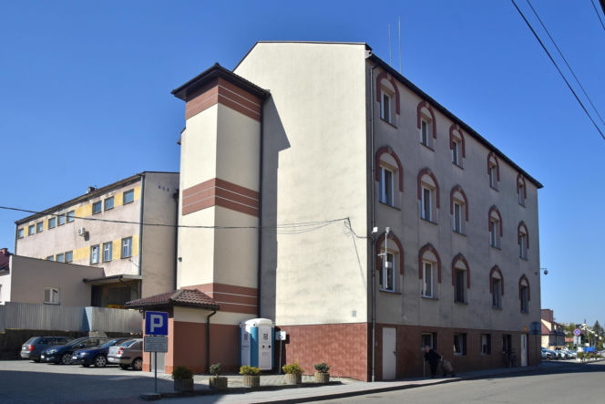 To miasto ma jeden z najpiękniejszych ratuszy w Małopolsce. Leży blisko najcieplejszego miejsca w województwie