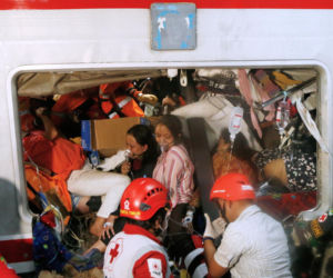 Indonezja/ Do 14 wzrosła liczba ofiar śmiertelnych kolizji pociągów, 84 osoby ranne