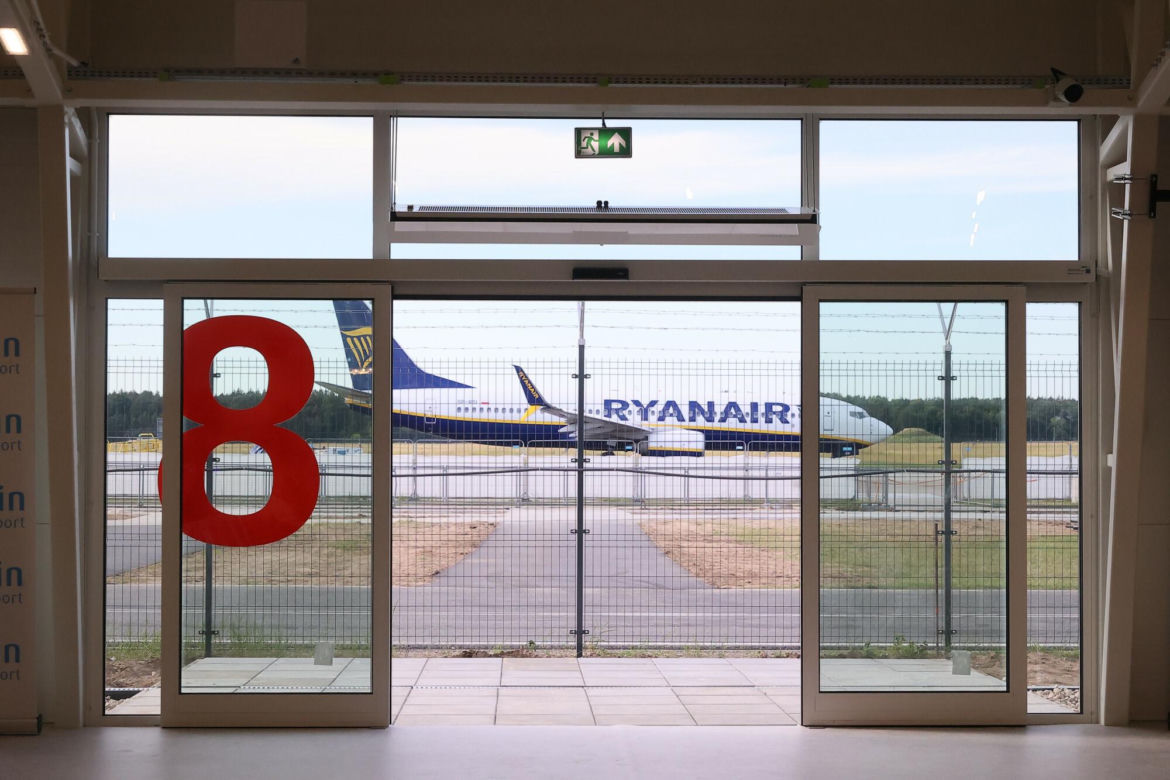 Lotnisko w namiocie. W Modlinie otwarto nowy terminal