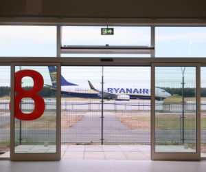 Lotnisko w namiocie. W Modlinie otwarto nowy terminal
