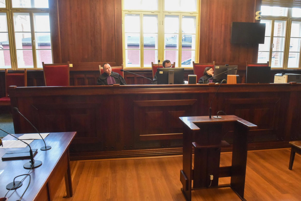 17-letni zwyrodnialec miał wielokrotnie gwałcić swoją nieletnią siostrę