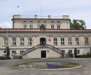 Włoszakowice: Trójkątny pałac, gigantyczny platan i mroczne legendy