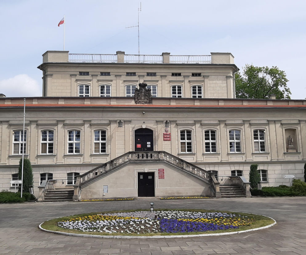 Włoszakowice: Trójkątny pałac, gigantyczny platan i mroczne legendy