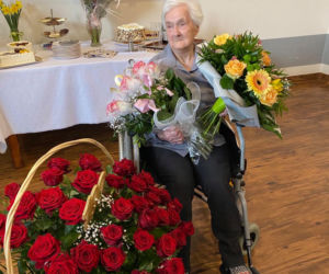 Seniorka pokonała koronawirusa, a teraz świętuje setne urodziny. Piękny jubileusz pani Agnieszki! [ZDJĘCIA]