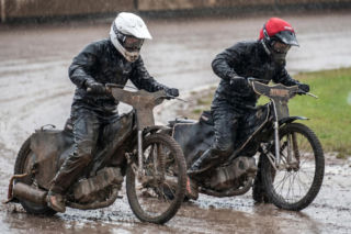 Żużlowa Grand Prix we Wrocławiu. Opady deszczu przerywają zawody