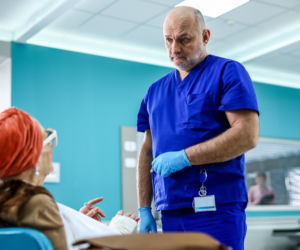 Szpital św. Anny - odcinek 93: Życie pacjentki w rękach Mirka