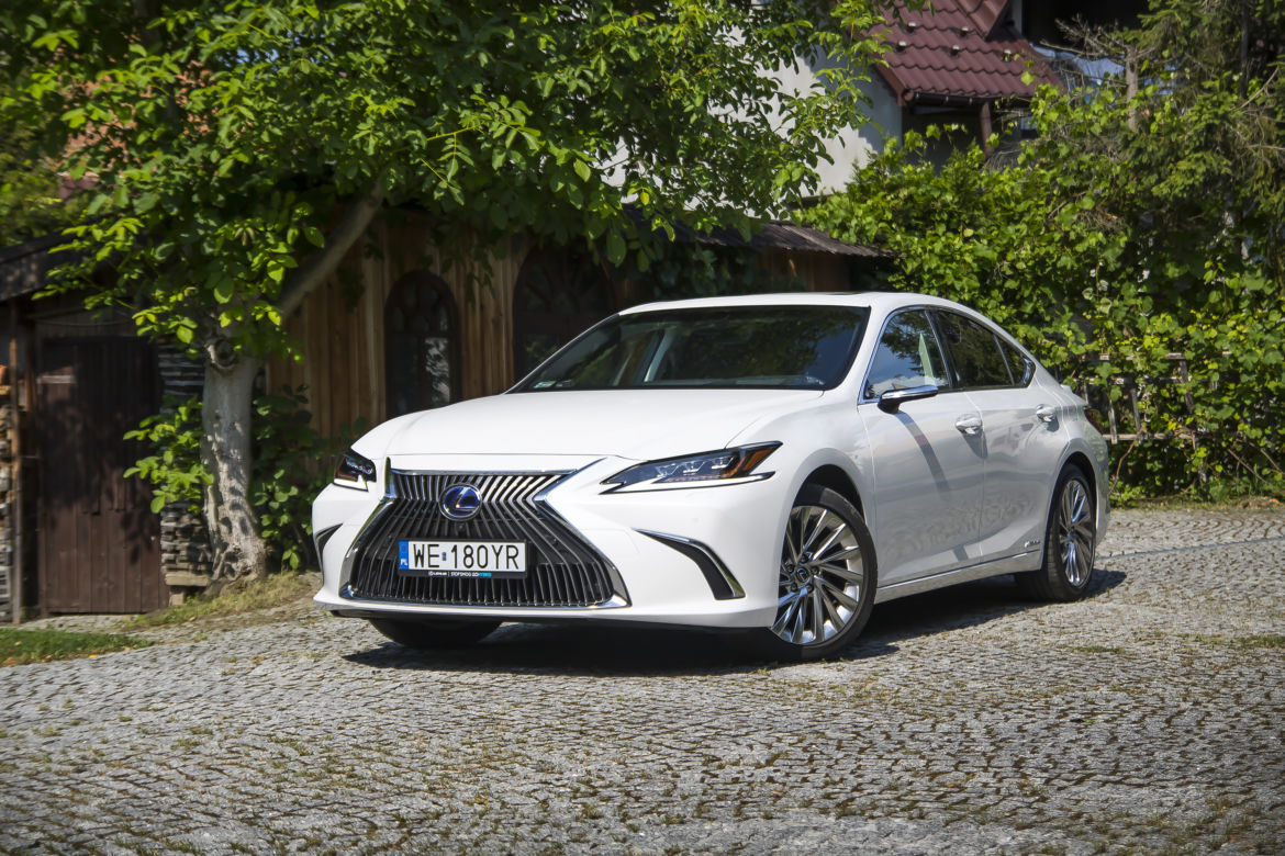 Lexus ES 300h Omotenashi