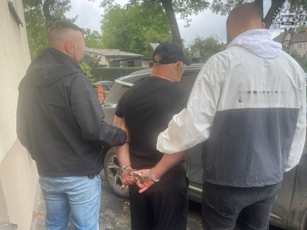 Złodzieje chcieli ukraść 9 ton stalowego drutu. Zostali złapani na gorącym uczynku