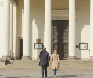 Joanna i Jacek Kurscy na rodzinnym spacerze w warszawskich Łazienkach Królewskich