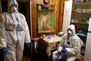 Horror! Miał covid-19, wyrzucili go mieszkania! Strach przed koronawirusem odejmuje rozum 