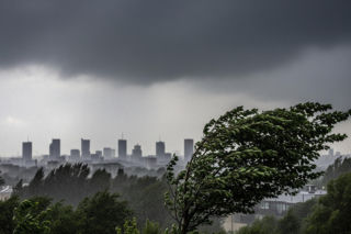 Warszawa: Pogoda. Nadciągają ulewy i wichury!