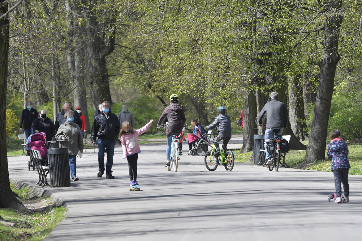 Rozluźnienie w Warszawie. Otwarte Parki i bulwary